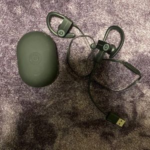 NEVER USED: Beats Powerbeats3 Wireless Earphones